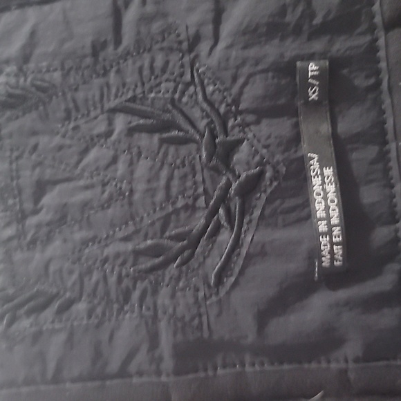 Club Monaco black quilted puffer vest extra small xs - Picture 11 of 11